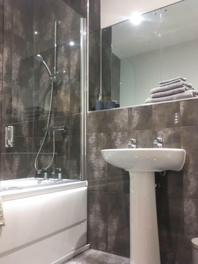 Luxury 1 Bed Apartment In City Centre With Parking Chester Buitenkant foto