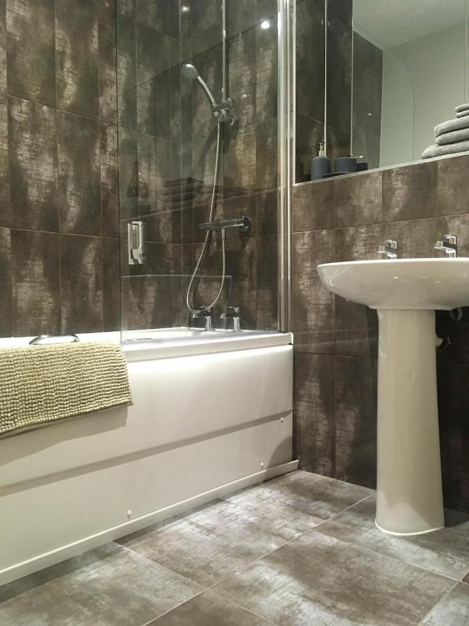 Luxury 1 Bed Apartment In City Centre With Parking Chester Buitenkant foto