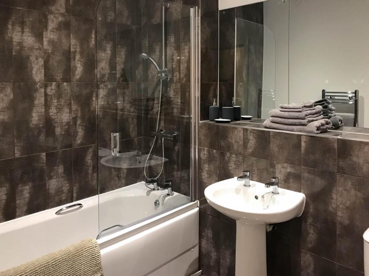 Luxury 1 Bed Apartment In City Centre With Parking Chester Buitenkant foto